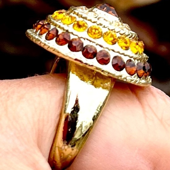 PAGODA COCKTAIL RING - Picture 3 of 5